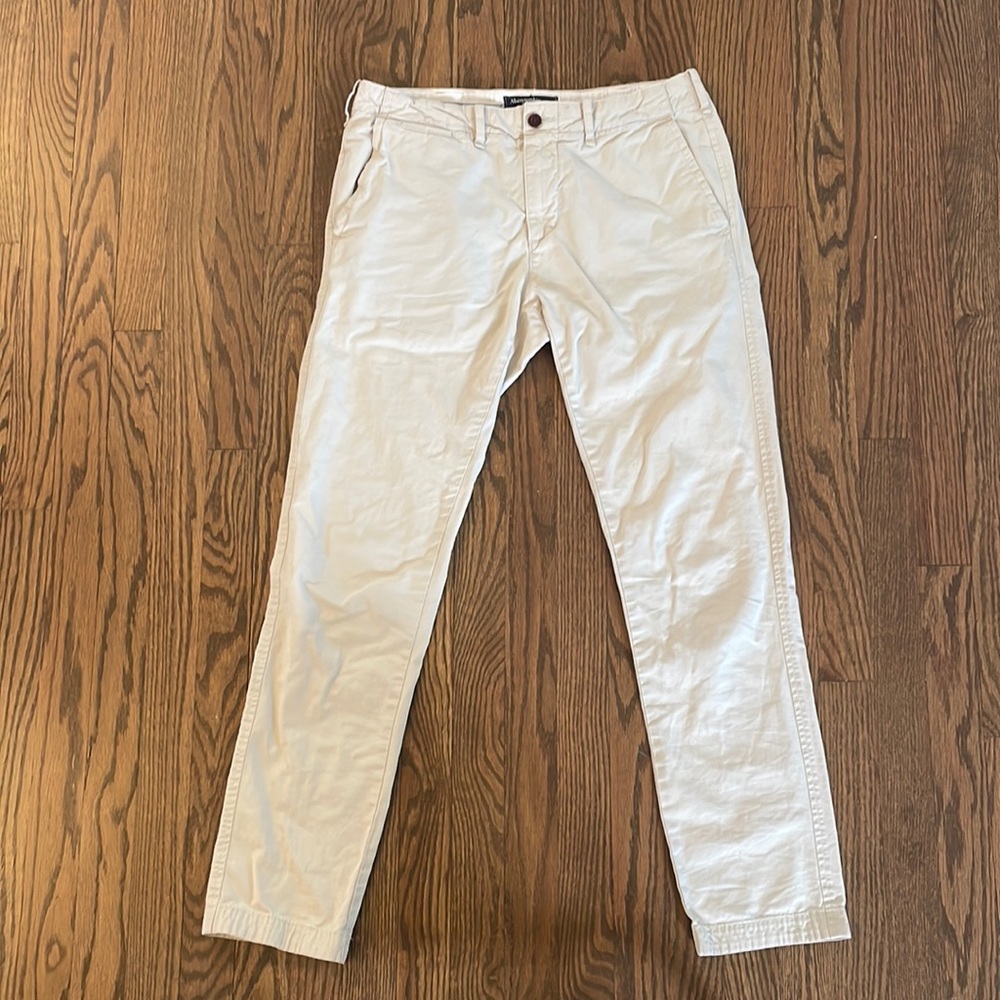Abercrombie & Fitch Men’s Khaki Pant.  30Wx32L.  Color - Light Khaki / Stone
